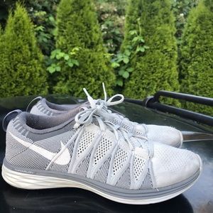 Nike women’s flyknit lunar 2